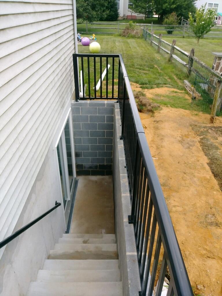 Egress stairwell