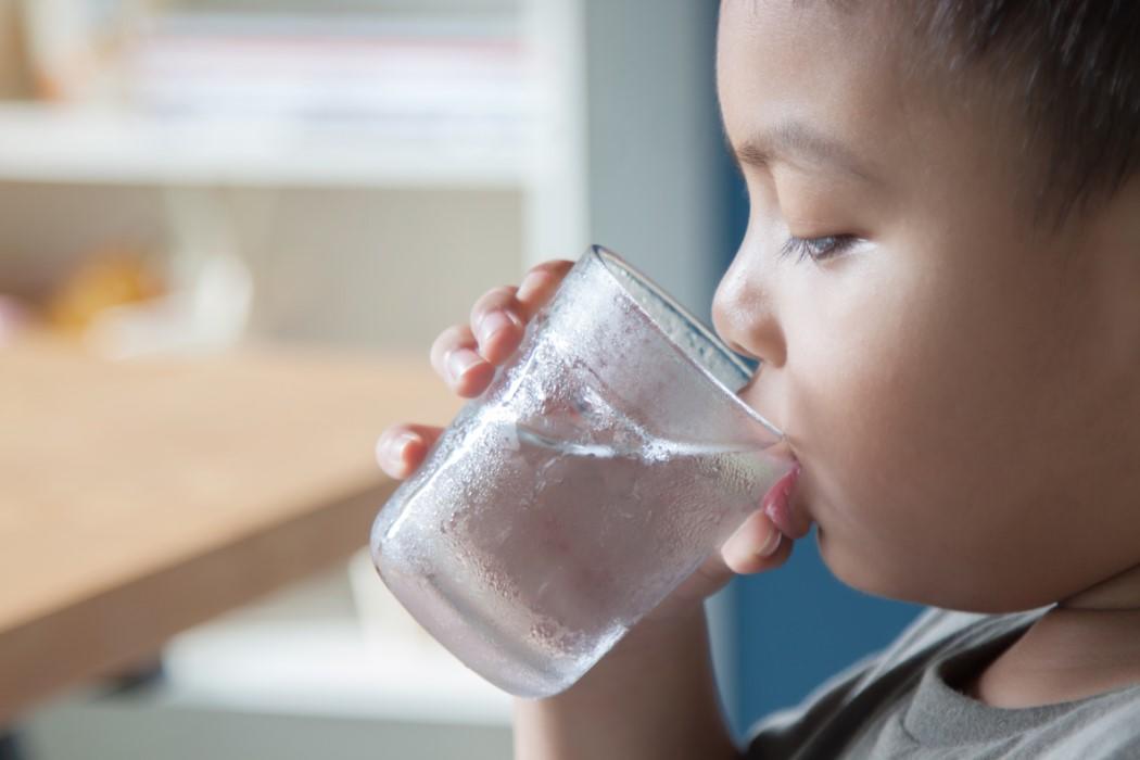 babies and drinking water